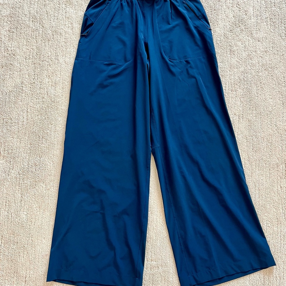 Women’s Lululemon Swift Wide Leg pants